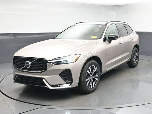Used 2024 Volvo XC60 B5 Core w/ Protection Package Premier AWD/4WD image 3