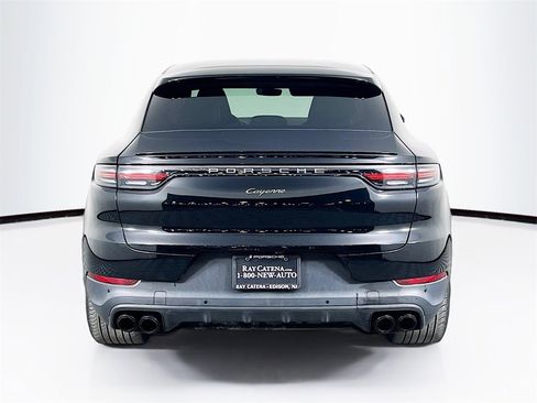 Certified 2023 Porsche Cayenne Coupe image 10