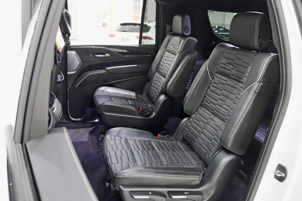 Used 2023 Cadillac Escalade ESV V w/ LPO, ONYX Package AWD/4WD image 33