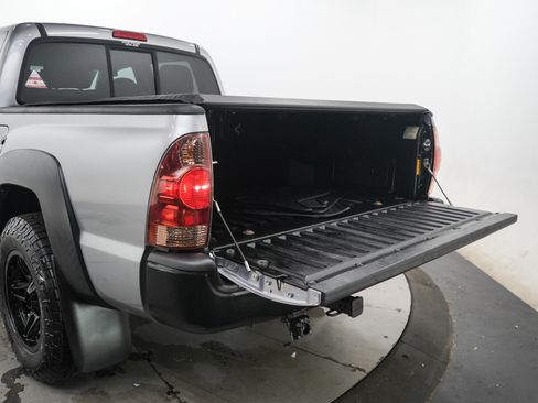 Used 2015 Toyota Tacoma PreRunner w/ Convenience Package RWD image 9