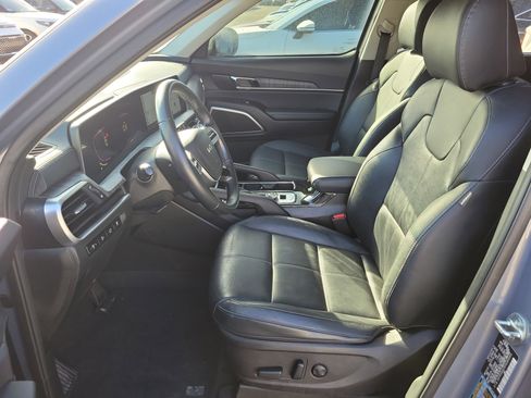 Certified 2023 Kia Telluride EX w/ EX Captain's Chair Package image 23