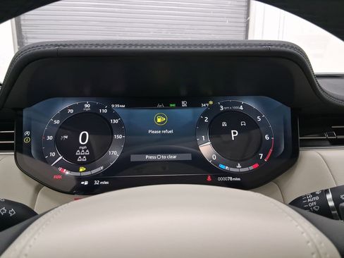 New 2025 Land Rover Range Rover Long Wheelbase SE image 19