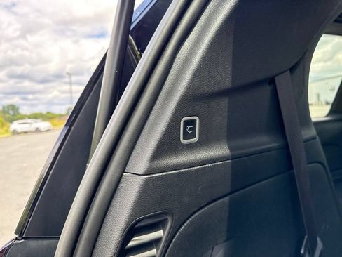 Used 2025 Chrysler Pacifica Select FWD image 19