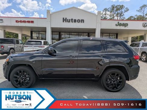 Used 2021 Jeep Grand Cherokee Laredo X image 1