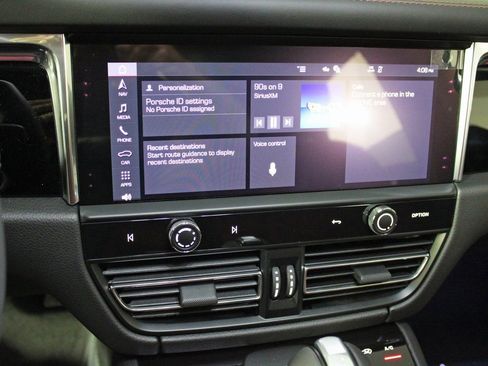 Certified 2025 Porsche Macan AWD/4WD image 25