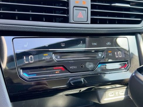 New 2025 Volkswagen Jetta SE FWD image 15
