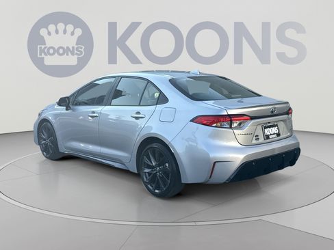 Used 2025 Toyota Corolla SE FWD image 4