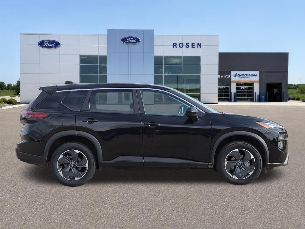 Used 2025 Nissan Rogue SV AWD/4WD image 2