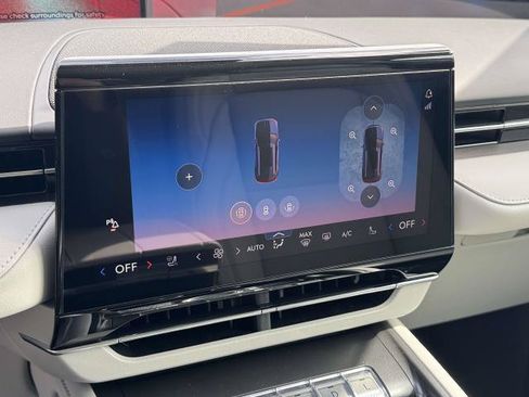 New 2026 Lincoln Nautilus Premier AWD/4WD image 40