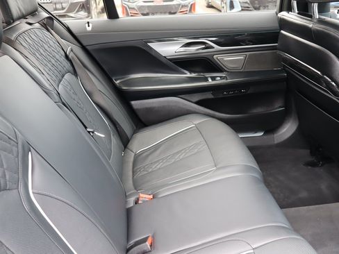 Used 2022 BMW 750i xDrive w/ Luxury Rear Seating Package AWD/4WD image 16