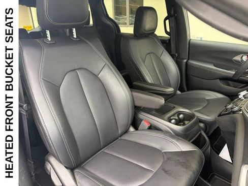 Used 2025 Chrysler Pacifica Select AWD/4WD image 6