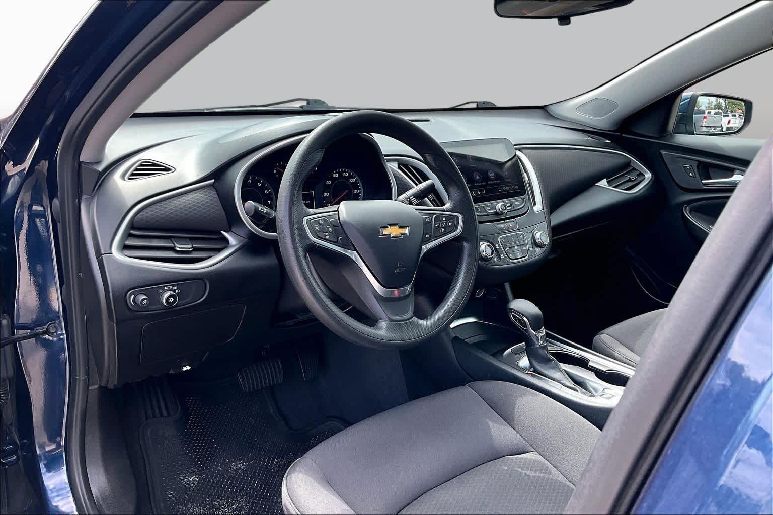 Used 2022 Chevrolet Malibu LT FWD image 18