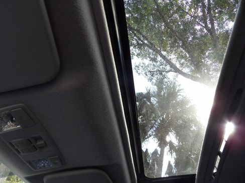 Used 2004 MAZDA MAZDA3 s w/ Moonroof & 6-CD Pkg image 38