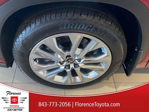 New 2026 Toyota Highlander Limited image 18