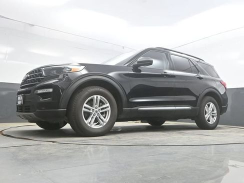 Used 2023 Ford Explorer XLT w/ Equipment Group 202A AWD/4WD image 35