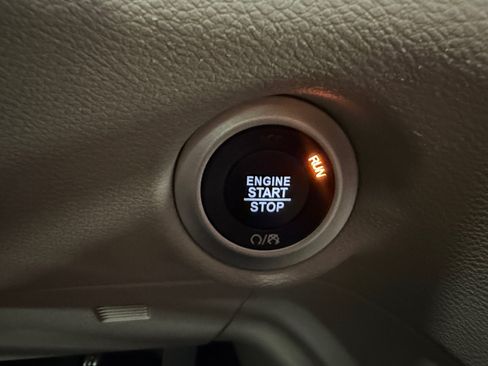 Used 2024 Chrysler Pacifica Touring-L FWD image 41