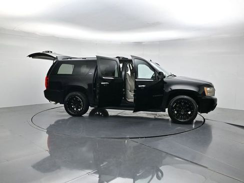 Used 2008 Chevrolet Suburban LTZ w/ LTZ Preferred Equipment Group AWD/4WD image 54