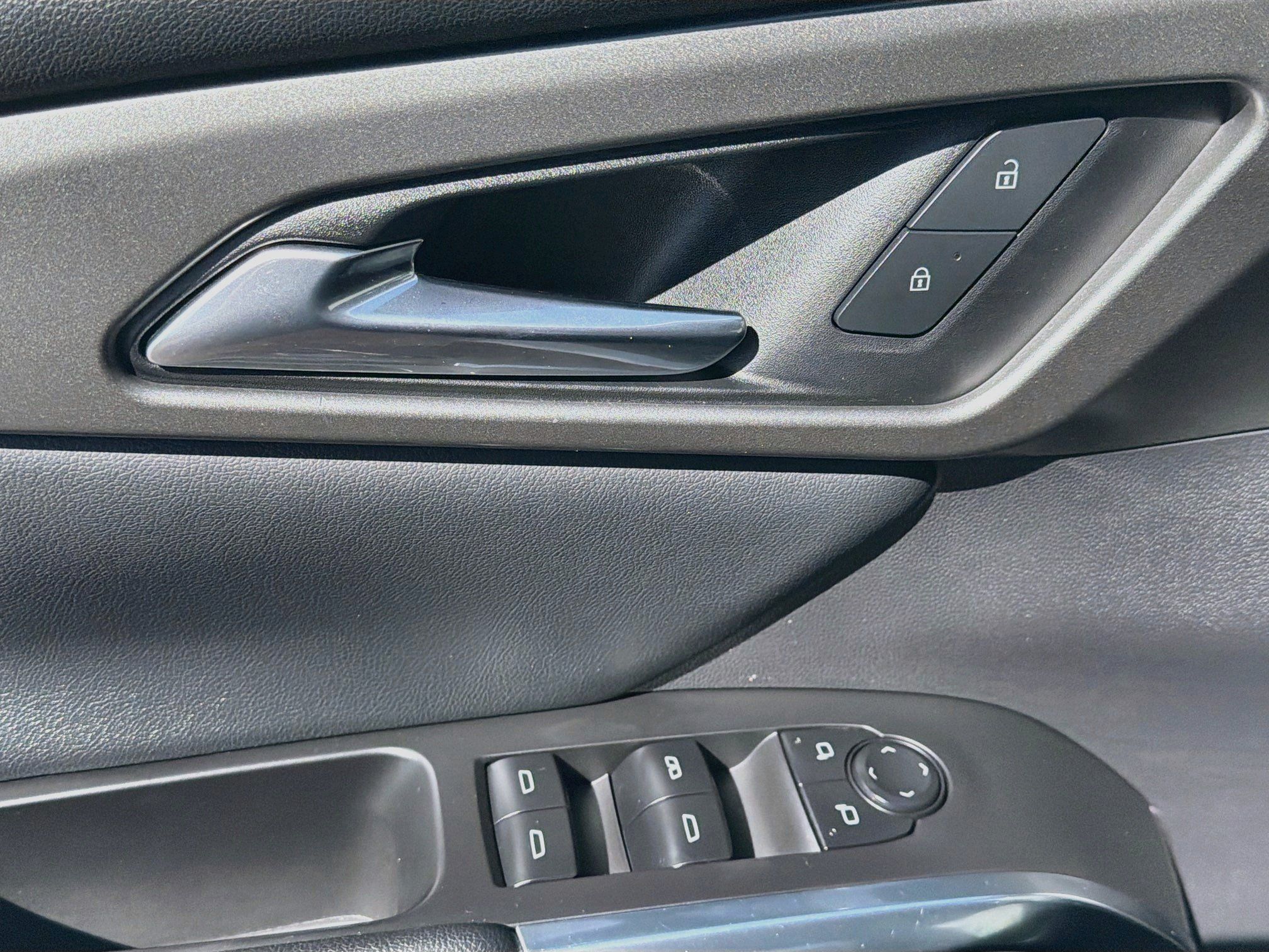 Used 2025 Chevrolet Traverse LT AWD/4WD image 15