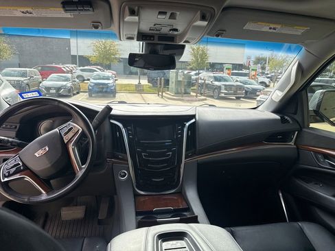 Used 2019 Cadillac Escalade Premium Luxury image 28
