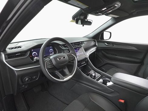 New 2025 Jeep Grand Cherokee Altitude image 21