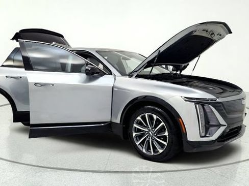 Used 2024 Cadillac Lyriq Sport AWD/4WD image 11