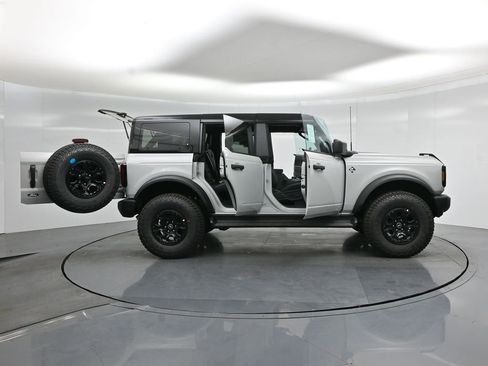 New 2026 Ford Bronco Outer Banks w/ Sasquatch Package AWD/4WD image 4