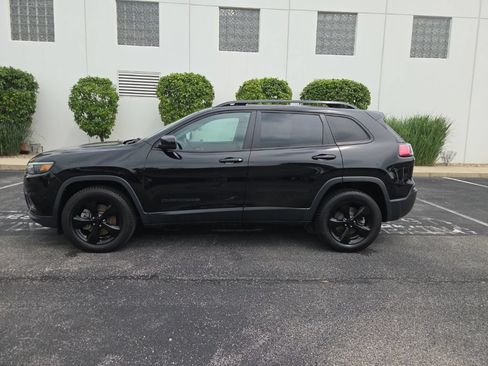 Used 2020 Jeep Cherokee Latitude Plus AWD/4WD image 5