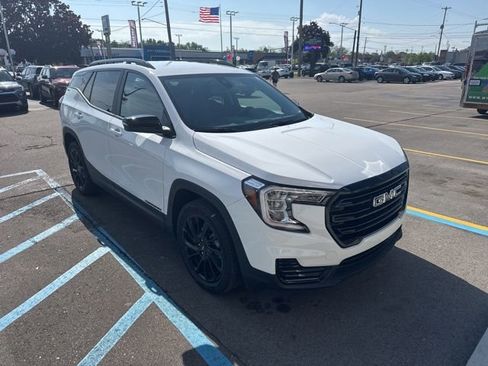 Used 2023 GMC Terrain SLE w/ Driver Convenience Package FWD image 2