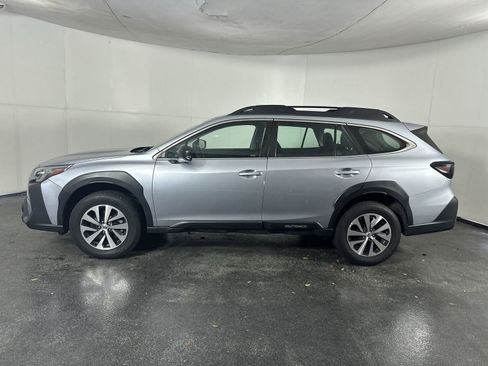 Used 2023 Subaru Outback AWD/4WD image 5