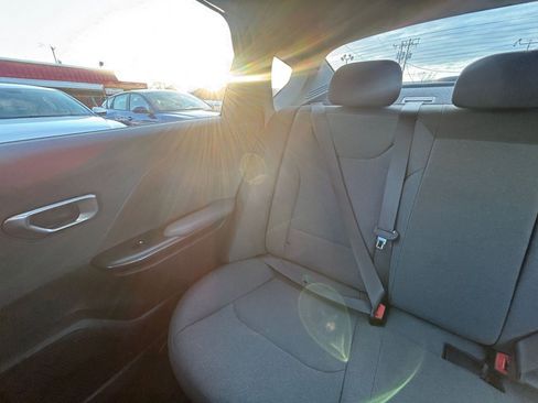 Used 2025 Kia K4 LXS image 40