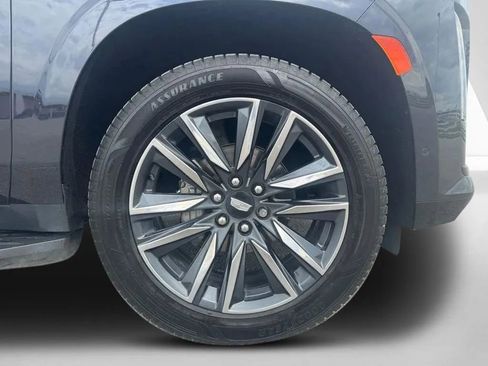 Used 2022 Cadillac Escalade Sport w/ LPO, Floor Liner Package AWD/4WD image 31