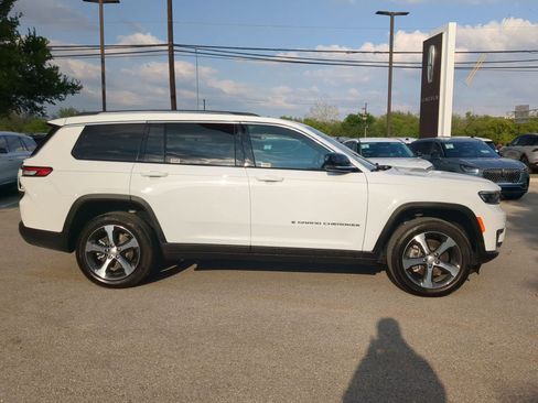 Used 2023 Jeep Grand Cherokee L Limited w/ Luxury Tech Group II image 2