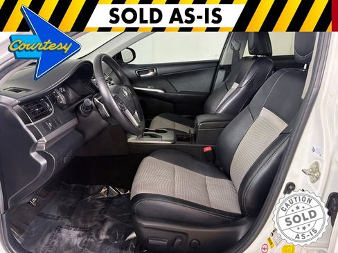 Used 2014 Toyota Camry SE w/ Moonroof Package FWD image 15