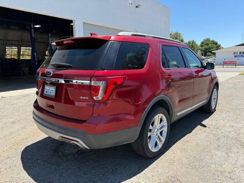 Used 2017 Ford Explorer XLT w/ Equipment Group 202A AWD/4WD image 2