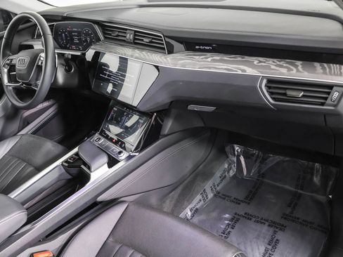Used 2022 Audi e-tron Premium Plus w/ Premium Plus Package image 44
