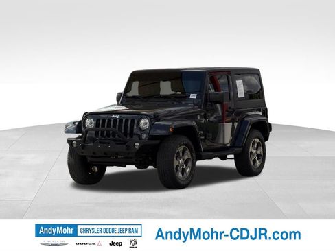 Used 2018 Jeep Wrangler Sahara w/ Connectivity Group AWD/4WD image 3
