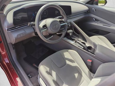 Used 2024 Hyundai Elantra SEL FWD image 8