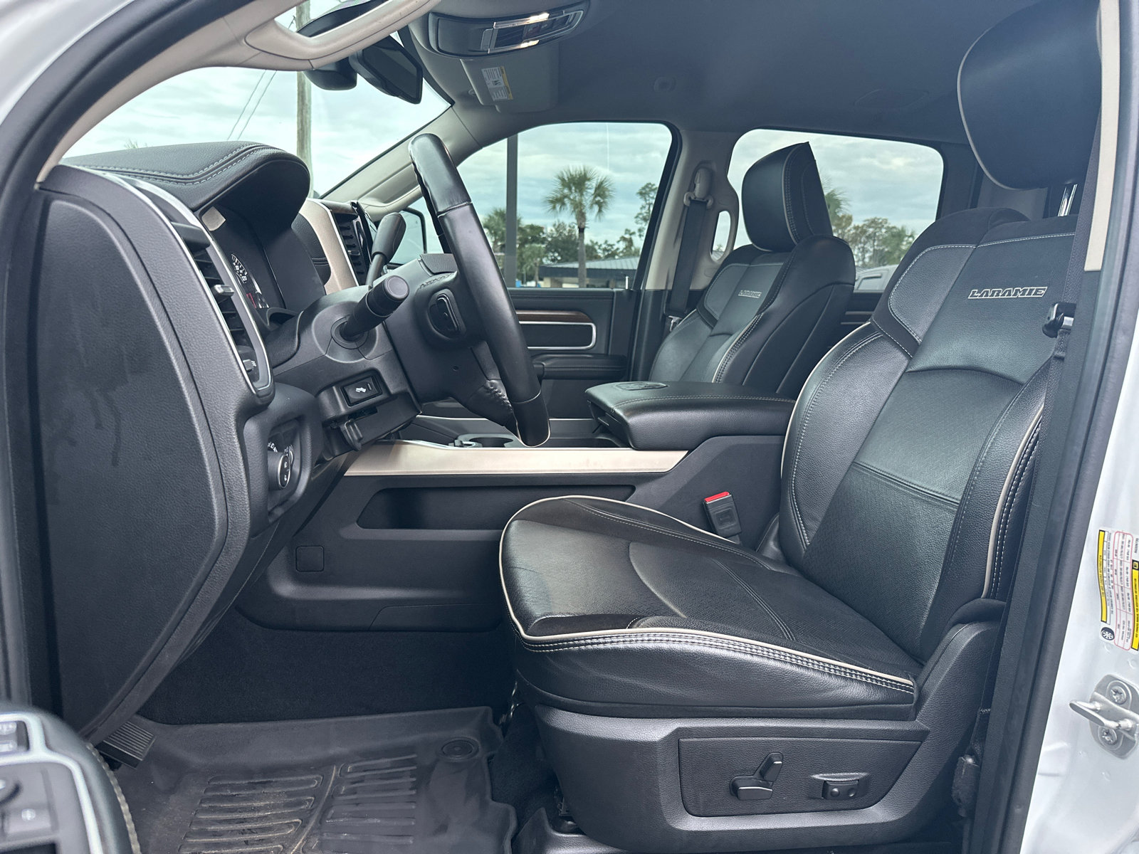 Used 2024 RAM 2500 Laramie AWD/4WD image 10
