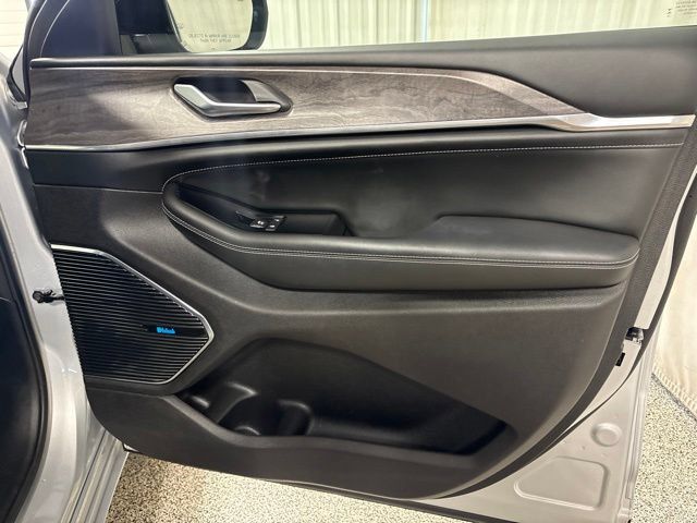 Used 2023 Jeep Grand Cherokee L Overland AWD/4WD image 22