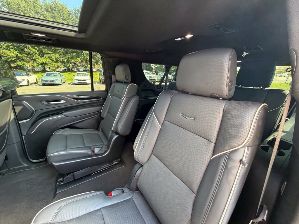 Used 2024 Cadillac Escalade ESV Sport w/ LPO, ONYX Package AWD/4WD image 8