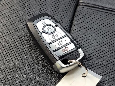 Used 2020 Ford Expedition Limited image 32