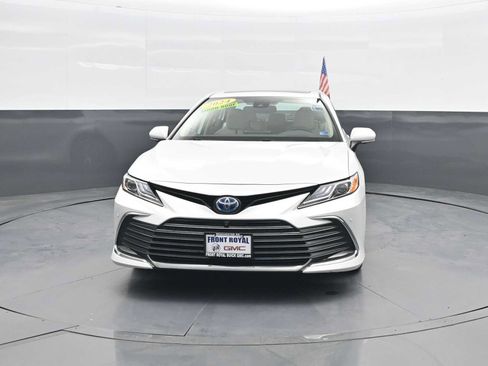 Used 2024 Toyota Camry XLE w/ Navigation Package FWD image 3