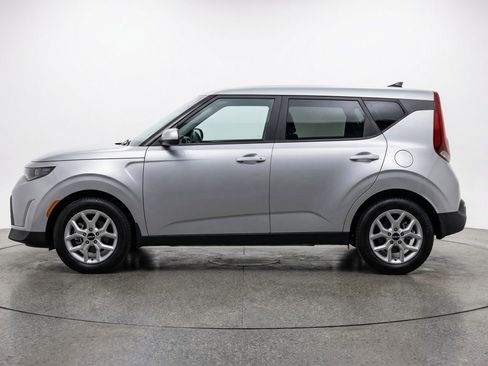 Used 2025 Kia Soul LX w/ LX Technology Package FWD image 5