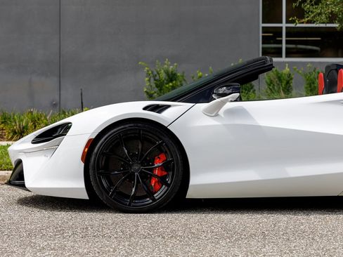 Used 2025 McLaren Artura Spider RWD image 29