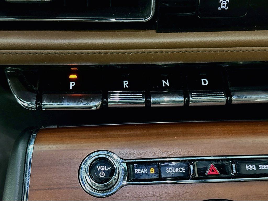 Used 2022 Lincoln Aviator Reserve w/ Equipment Group 201A RWD image 17