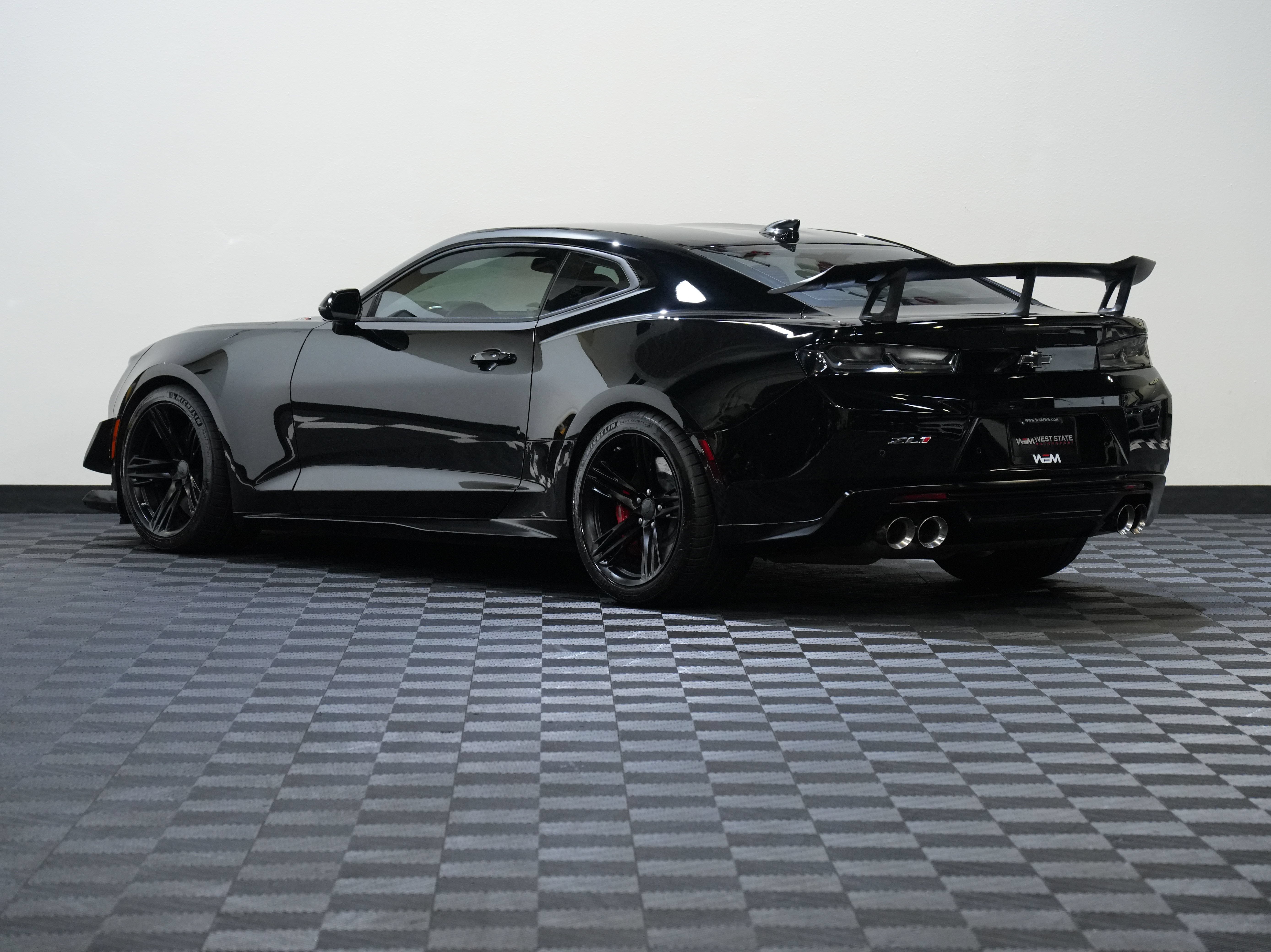 Used 2018 Chevrolet Camaro ZL1 RWD image 8