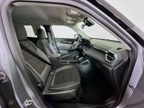 Used 2025 Chevrolet TrailBlazer LT FWD image 32