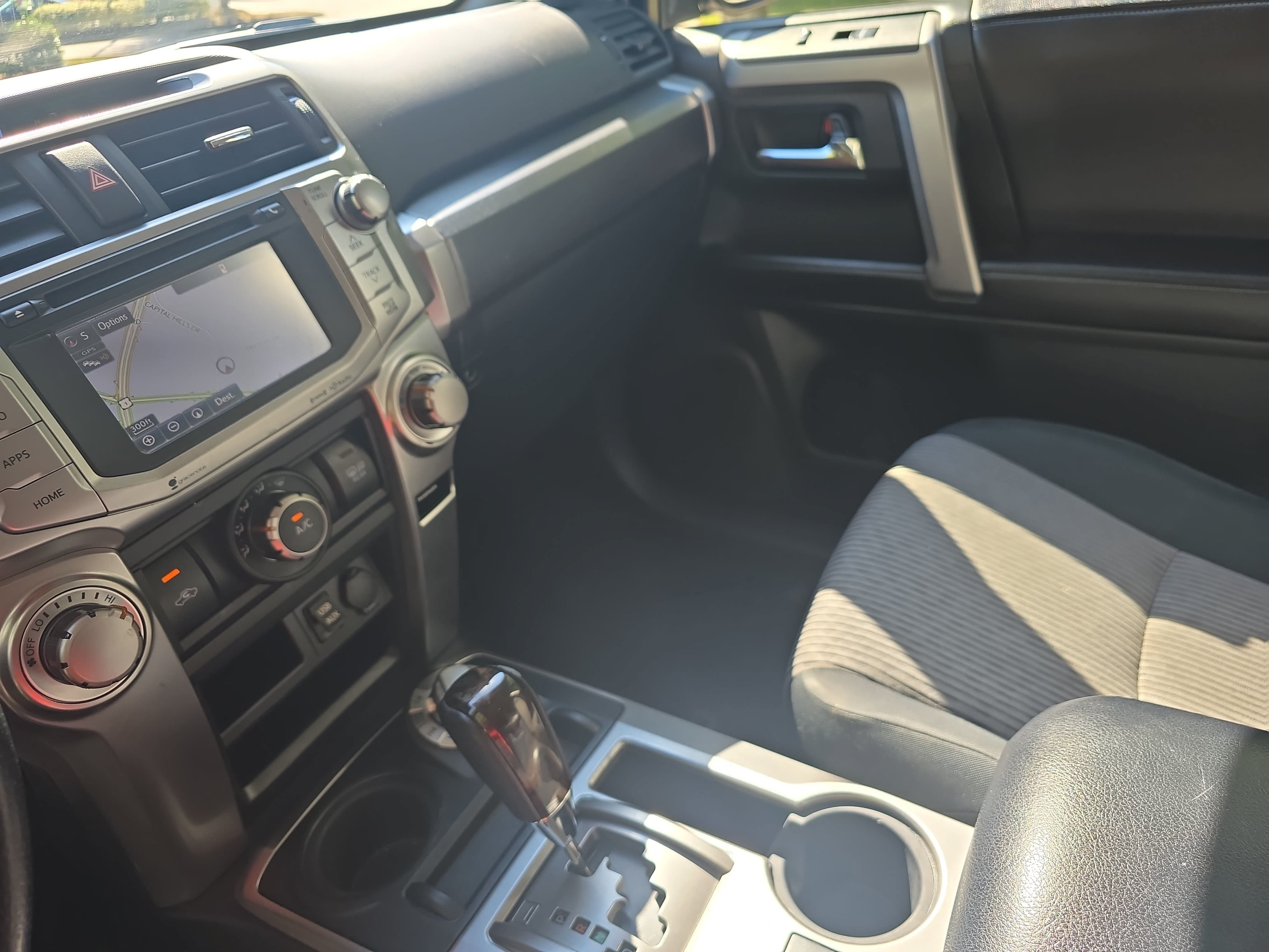 Used 2017 Toyota 4Runner SR5 AWD/4WD image 24