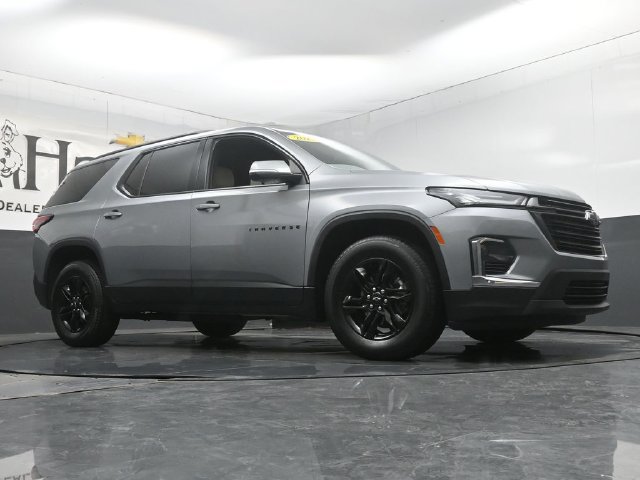 Used 2023 Chevrolet Traverse LS w/ Midnight/Sport Edition FWD image 2