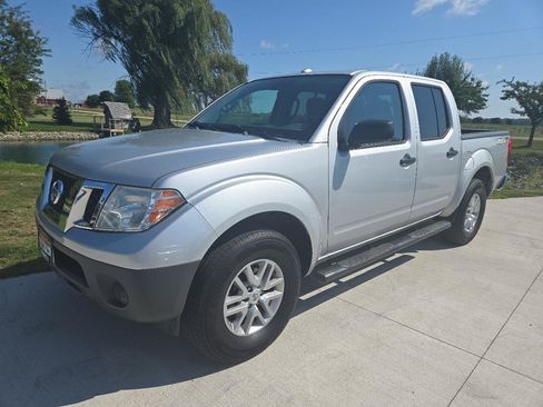 Used 2016 Nissan Frontier SV AWD/4WD image 1